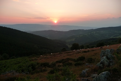 Couché de soleil sur le Forez, l'Auvergne du levant