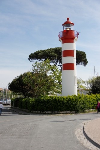 phare à proximité du vieux port